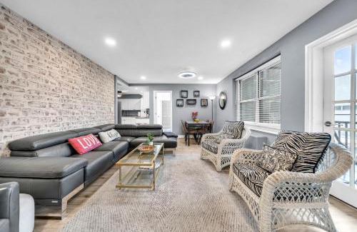 Downtown Atlanta Apartment | P8G Remodel 2BR/2BA downtown ATL-Parking & Balcony