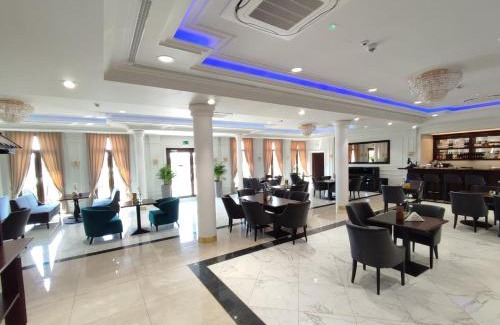 Uniejow Bed & Breakfast | Pałac Uniejów