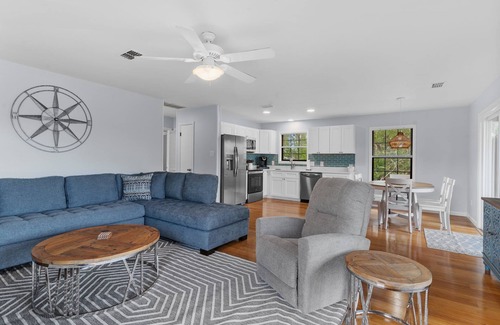Panacea House | Pachs Crab Shack - Charming Waterfront 3 bed 1.5 bath House with a Dock