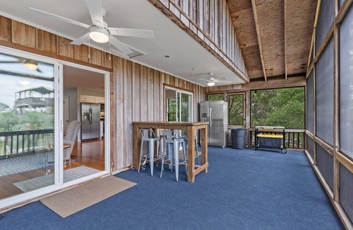 Panacea House | Pachs Crab Shack - Charming Waterfront 3 bed 1.5 bath House with a Dock