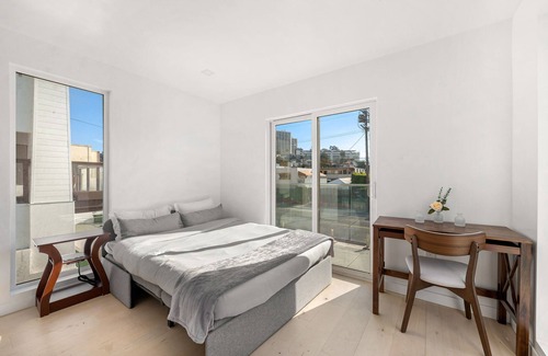 Santa Monica Canyon Apartment | Pacific Coast - Oceanfront Living Studio-A