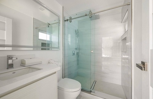 Santa Monica Canyon Apartment | Pacific Coast - Oceanfront Living Studio B