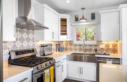 Ventura House | Pacific Combo Homes W/Ocean Views, Patios, 5 Min Walk To Downtown