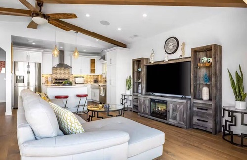 Ventura House | Pacific Combo, Ocean Views, Patio, Walk To Downtown