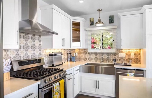 Ventura House | Pacific Combo, Ocean Views, Patio, Walk To Downtown