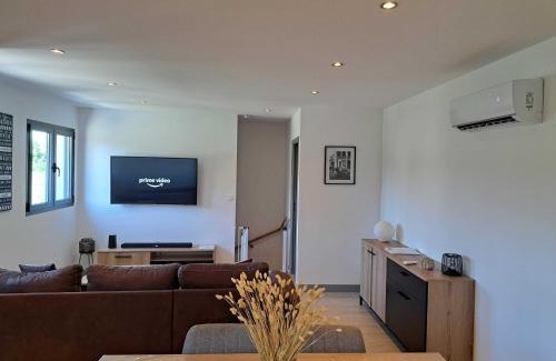 Chalifert House | Pacific Green-80M2-Clime-2 big Suites-Parking privé 2 cars-Jardin-Confort