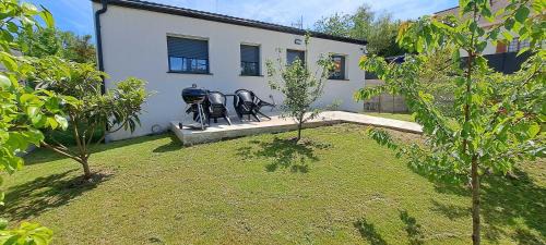 Chalifert House | Pacific Green-80M2-Clime-2 big Suites-Parking privé 2 cars-Jardin-Confort