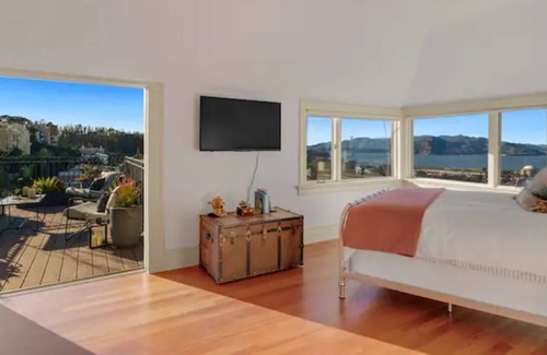 Pacific Heights Condo | Pacific Heights Penthouse Apt with Panoramic Views!