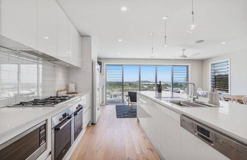Crescent Head House | PACIFIC HOUSE - LUXURY HOLIDAY HOME WITH OCEAN VIEWS