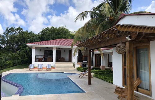 Pacific Marlin House | Pacific Marlin 5 min to town and steps from Jesus Statue Great Views!