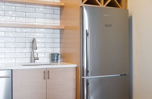 Juan de Fuca Electoral Area Condo | Pacific Oceanfront 2 king beds/2 bath,nfirepit, stairs to ocean deck, rainforest