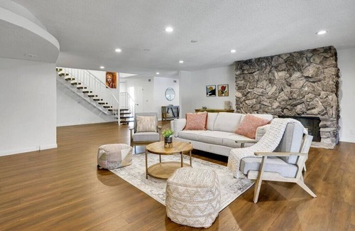 Santa Monica Canyon House | Pacific Palisades Celeb Hub
