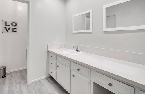 Santa Monica Canyon House | Pacific Palisades Celeb Hub