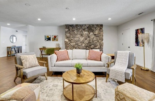 Santa Monica Canyon House | Pacific Palisades Celeb Hub