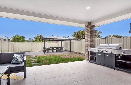 Anna Bay House | Pacific Paradise No.28 Anna Bay - New Home Close to Birubi Beach