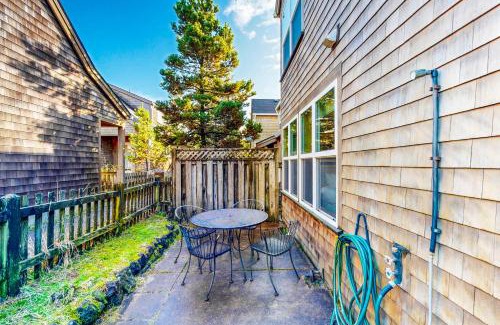 Shorepine Village House | Pacific Shorepine