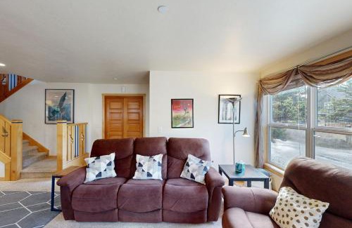 Shorepine Village House | Pacific Shorepine