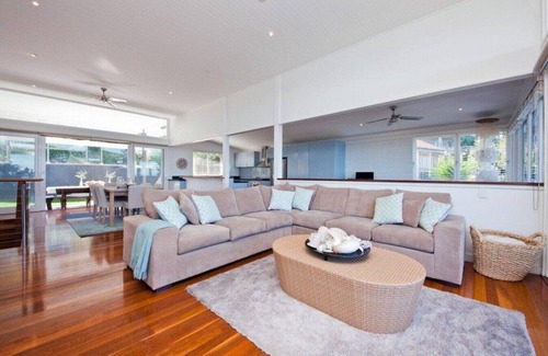 Newport House | Pacific Sunrise - Quick Walk to Beach