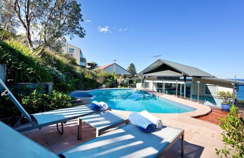 Newport House | Pacific Sunrise - Quick Walk to Beach