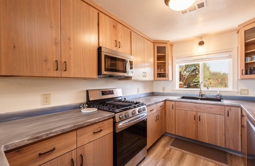 McKinleyville House | Pacific View - Oceanside Tropical Oasis