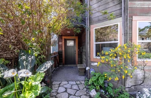 Sharp Park House | Pacifica Storybook Beach House, 2 blocks from beach, pier and golf, 10 min to SF