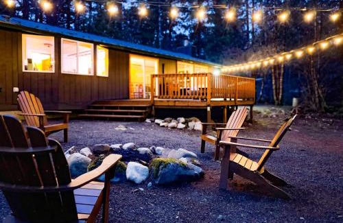Packwood House | PackShack - Cozy Ski Cabin Mins from White Pass home