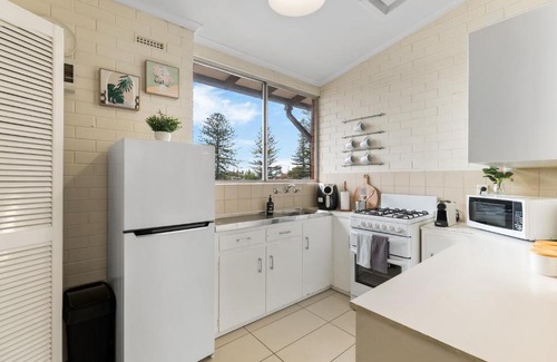Glenelg South Apartment | Pad Off Pier - 2BR, Wifi