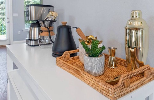 Point Washington House | Paddle Boards, Beach Gear, Backyard Bar & lawn games!