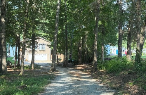 Lyman House | Paddle Cove – Lakefront Retreat with Private Dock, Sleeps 12