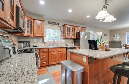 Glencoe House | Paddle or Swim in Community Lake: Arnold Retreat!