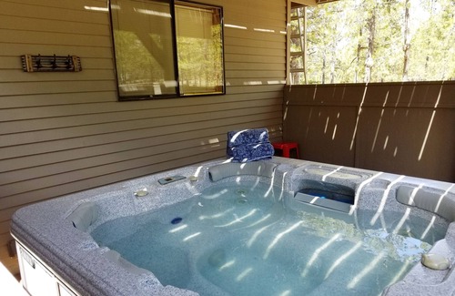 Sunriver House | Paddle, Pedal, Play – Sunriver Getaway w/SHARC passes, Hot Tub Game Room & More