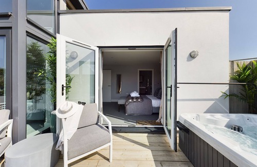 Kingsbridge Cottage | Paddlers View - an apartment that sleeps 4 guests in 2 bedrooms