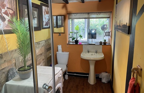 Yarm Cottage | Paddock / Hayloft - Sleep/4 adjoining bed room en suites fridge /microwave/
