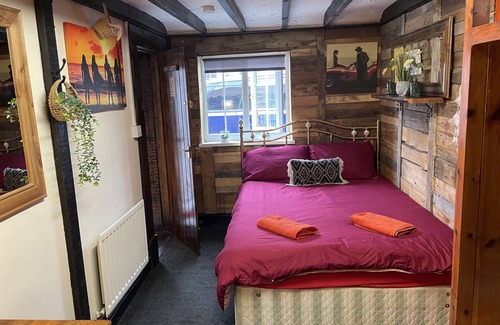 Yarm Cottage | Paddock / Hayloft - Sleep/4 adjoining bed room en suites fridge /microwave/