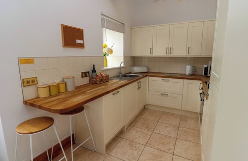 South Charlton Cottage | PADDY'S MOUNT COTTAGE, pet friendly, with a garden in Embleton