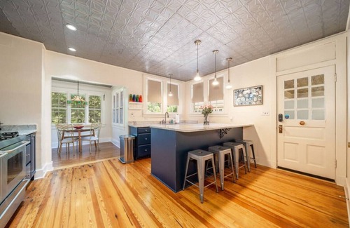 Hot Springs House | Pagoda Hill Estate w/HOT TUB! Sleeps 12!