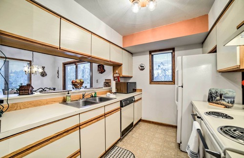 Pagosa Springs Condo | Pagosa Condo w/Deck, 4 Mi to Hot Springs & Dtwn