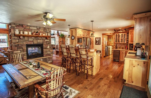 San Juan River Village Cabin | Pagosa Springs BearPaw LogCabin 4Bed/4Bath/HOT TUB