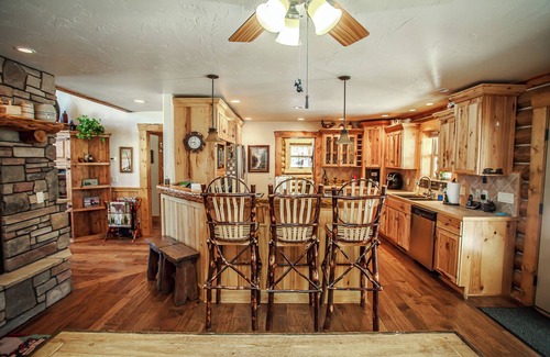 San Juan River Village Cabin | Pagosa Springs BearPaw LogCabin 4Bed/4Bath/HOT TUB