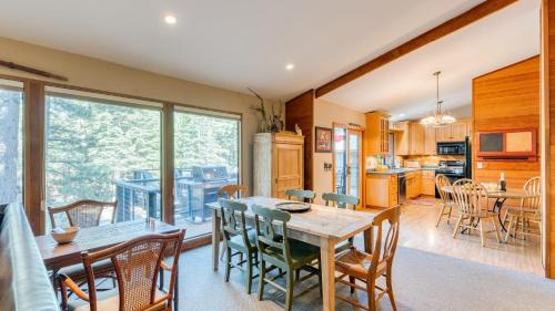 Tahoe Woods House | Paige Meadow by AvantStay Near Lake Tahoe City