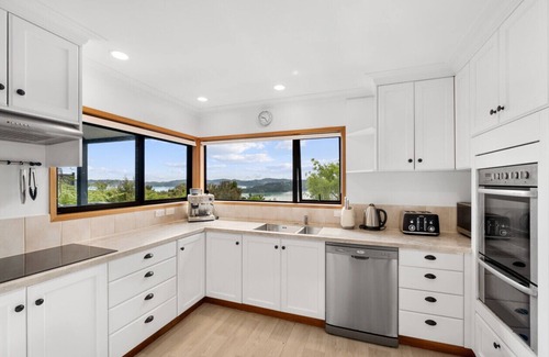Paihia House | Paihia Bay View, 4 Bedroom & Spa