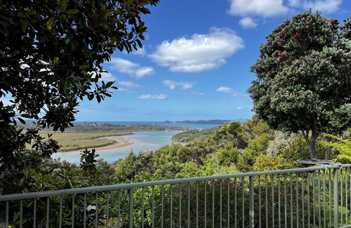Haruru House | Paihia Sea views, 3 minutes drive to Paihia, 3 bed home