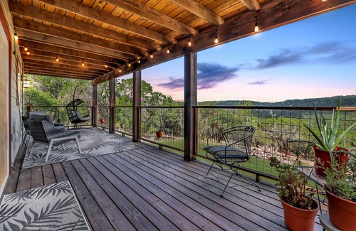 New Braunfels House | Painted Paradise Guest Suite | Romantic Hill Country Sunsets with a swimming poo