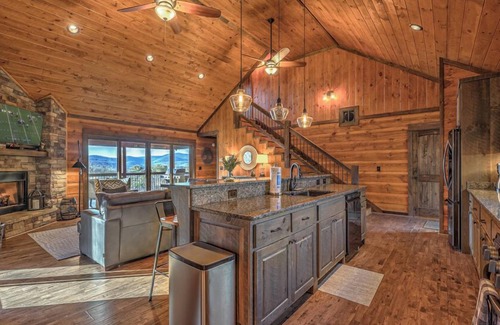 Mineral Bluff Cabin | Painted Sunset Lodge - Sunset Views | 3 Master Suites | Hot Tub and Outdoor Living | Game Room