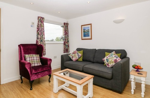 Leominster Cottage | PAINTER'S COTTAGE, romantic, character holiday cottage in Kingsland