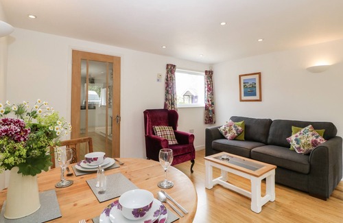 Leominster Cottage | PAINTER'S COTTAGE, romantic, character holiday cottage in Kingsland
