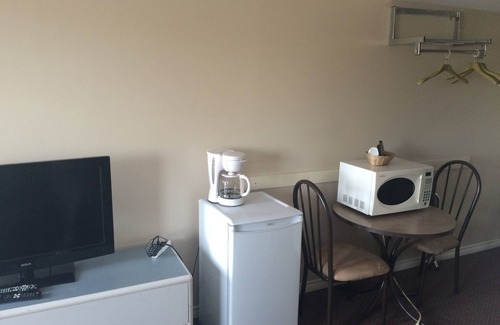 Medicine Hat Hotel | Pal's Motel