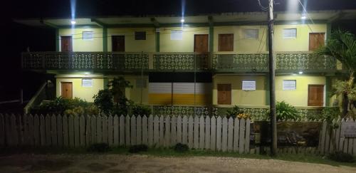 Dangriga Hotel | Pal's on the beach - Dangriga, Belize