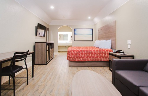 Spring Branch West Hotel | Palace Inn Beltway 8 & Westview
