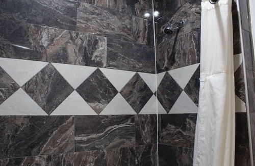 North Shore Hotel | Palace Inn I10East & John Ralston